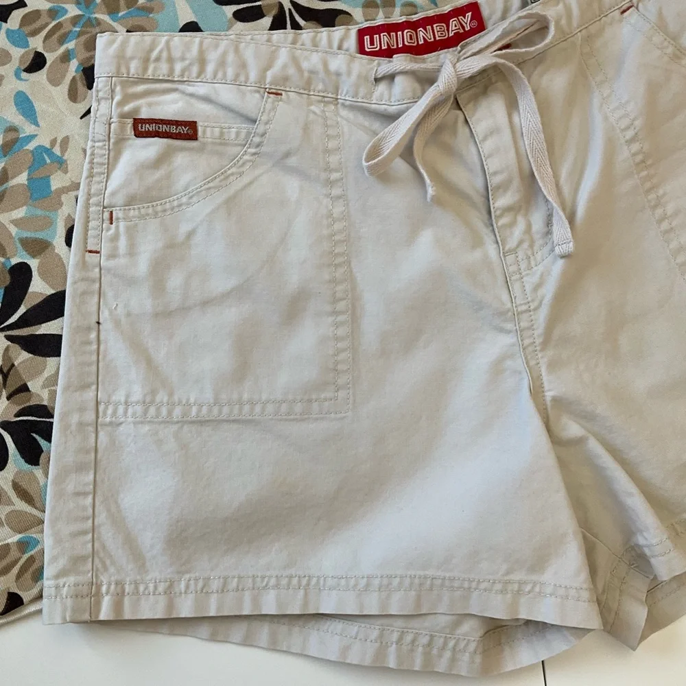 Vintage Y2K Unionbay Women's Tan Shorts 100% Cotton 3